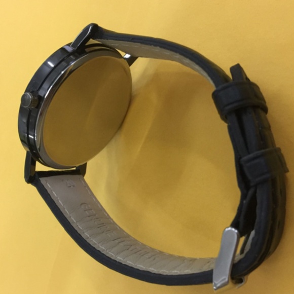 Mickey & Pluto Men's Analogue Quartz Watch NWT - Picture 5 of 6